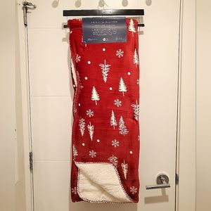 NEW Tommy Hilfiger Red Christmas Tree Throw Blanket🎄